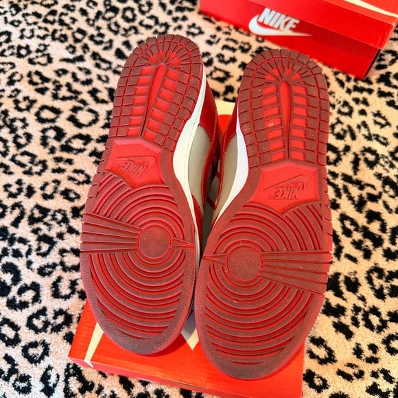 Nike UNLV Dunks - Picture 5 of 6